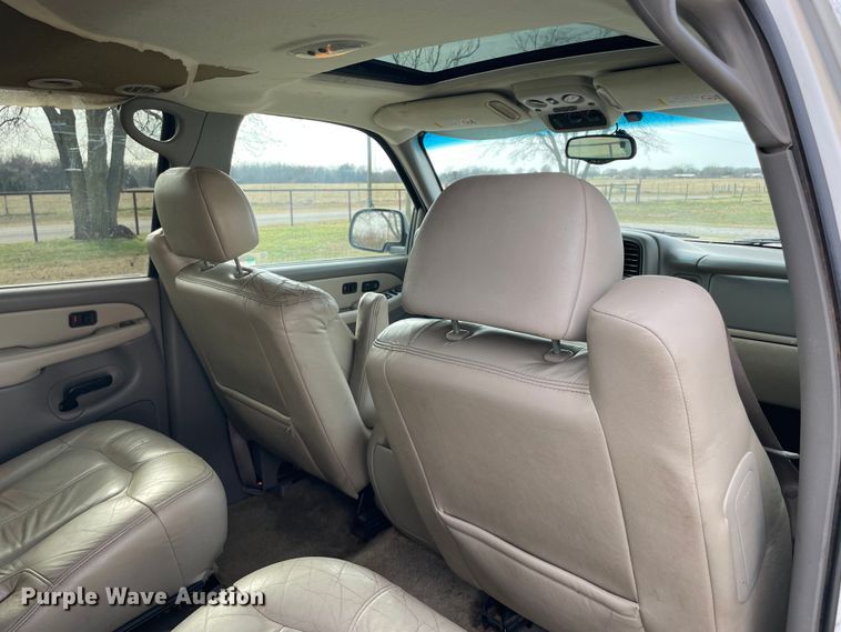 image for item MI9635 2001 Chevrolet Suburban  SUV