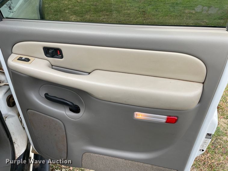 image for item MI9635 2001 Chevrolet Suburban  SUV