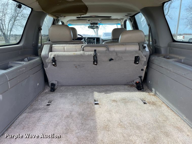 image for item MI9635 2001 Chevrolet Suburban  SUV