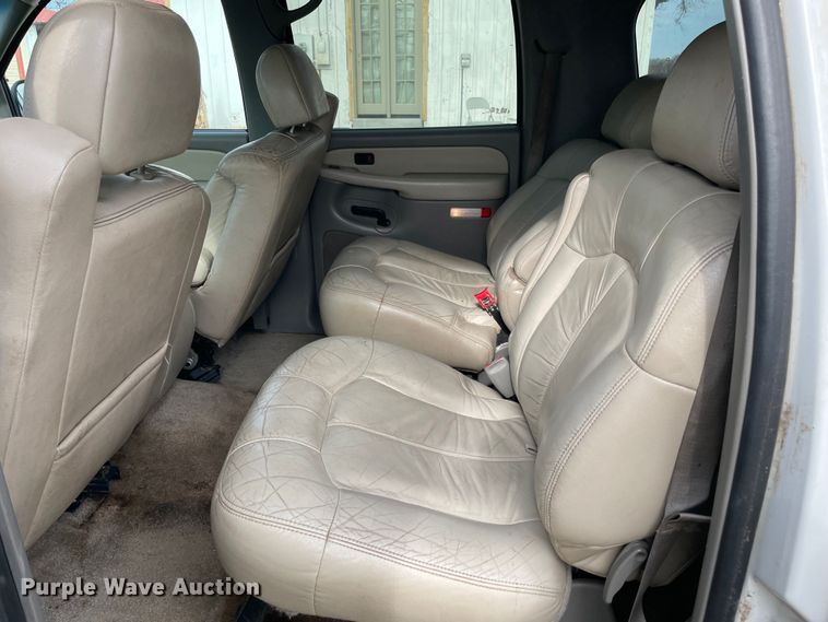 image for item MI9635 2001 Chevrolet Suburban  SUV