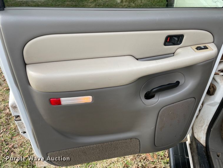 image for item MI9635 2001 Chevrolet Suburban  SUV