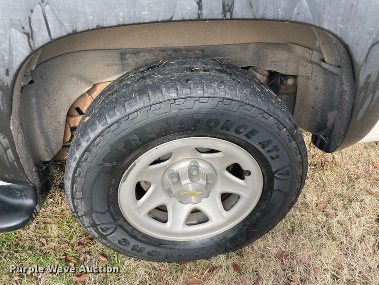 image for item MI9635 2001 Chevrolet Suburban  SUV