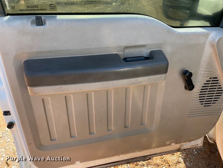 image for item MI9646 2008 Ford F350 Super Duty XL  flatbed pickup truck
