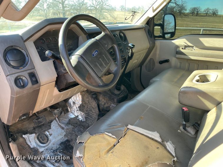 image for item MI9646 2008 Ford F350 Super Duty XL  flatbed pickup truck