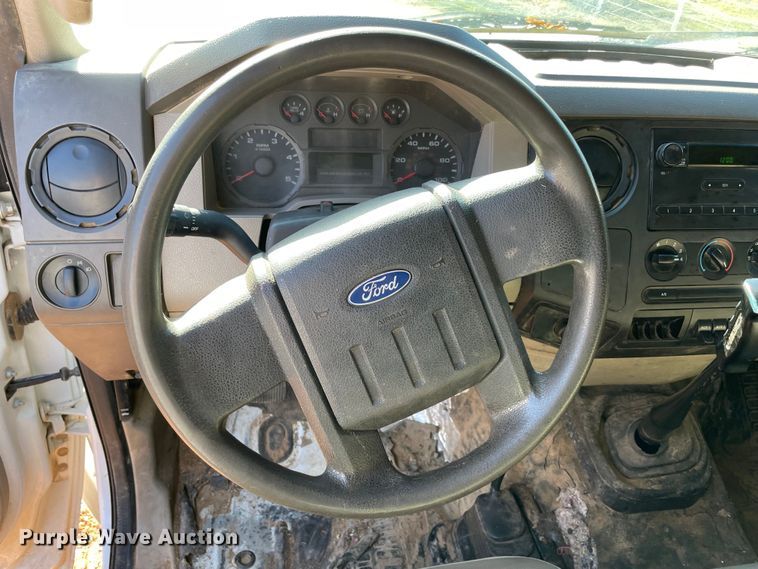 image for item MI9646 2008 Ford F350 Super Duty XL  flatbed pickup truck