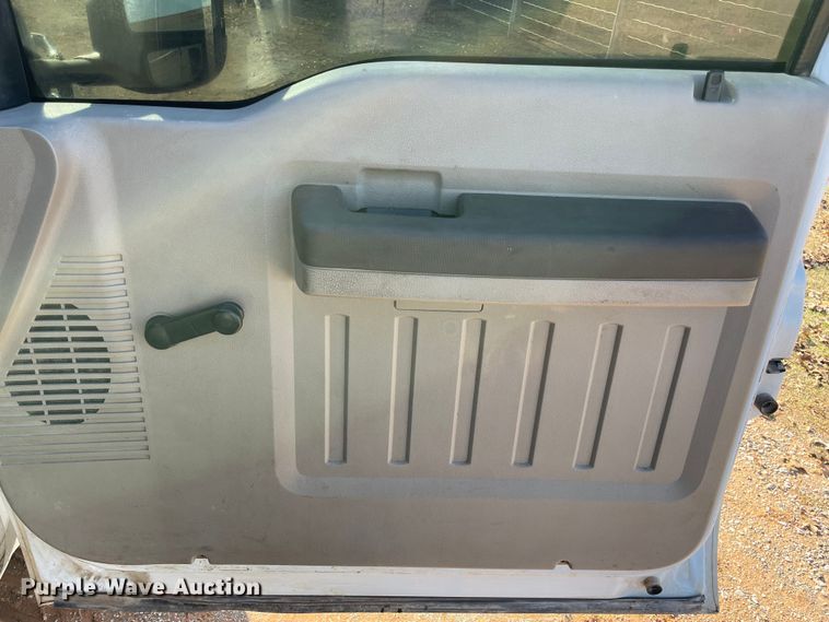 image for item MI9646 2008 Ford F350 Super Duty XL  flatbed pickup truck