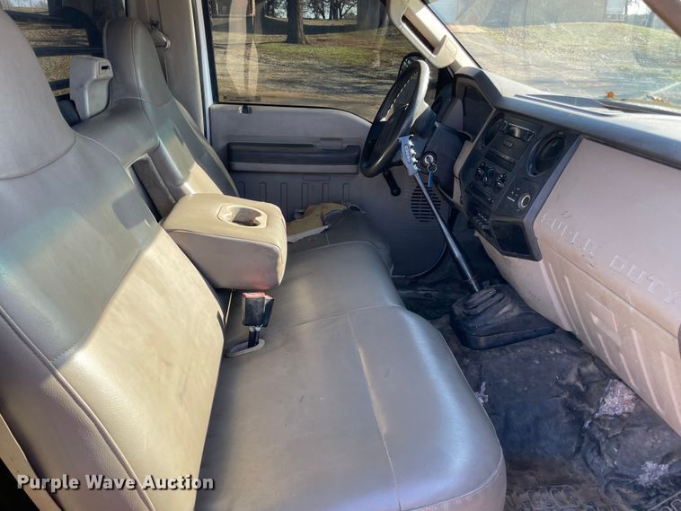 image for item MI9646 2008 Ford F350 Super Duty XL  flatbed pickup truck
