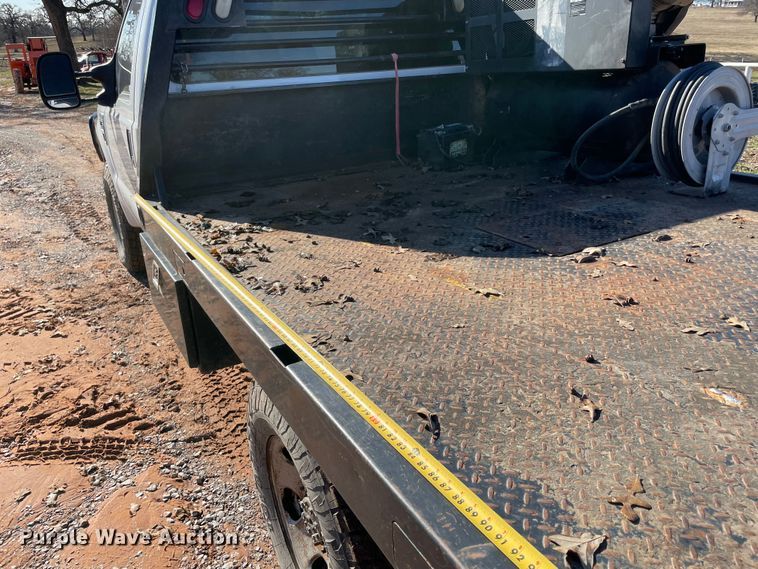 image for item MI9646 2008 Ford F350 Super Duty XL  flatbed pickup truck