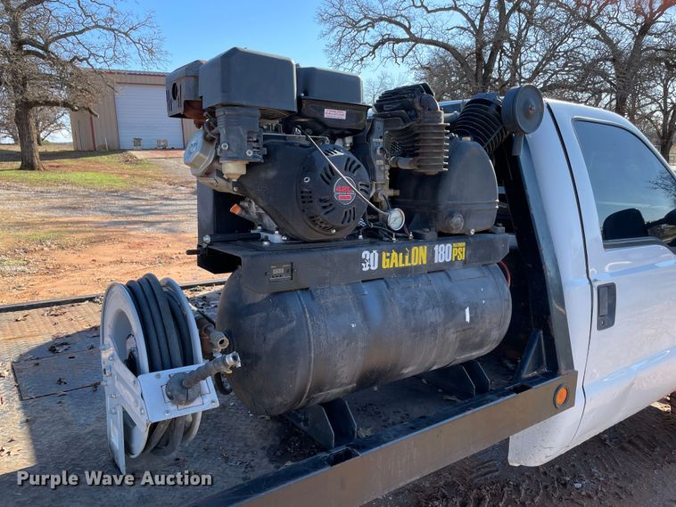 image for item MI9646 2008 Ford F350 Super Duty XL  flatbed pickup truck