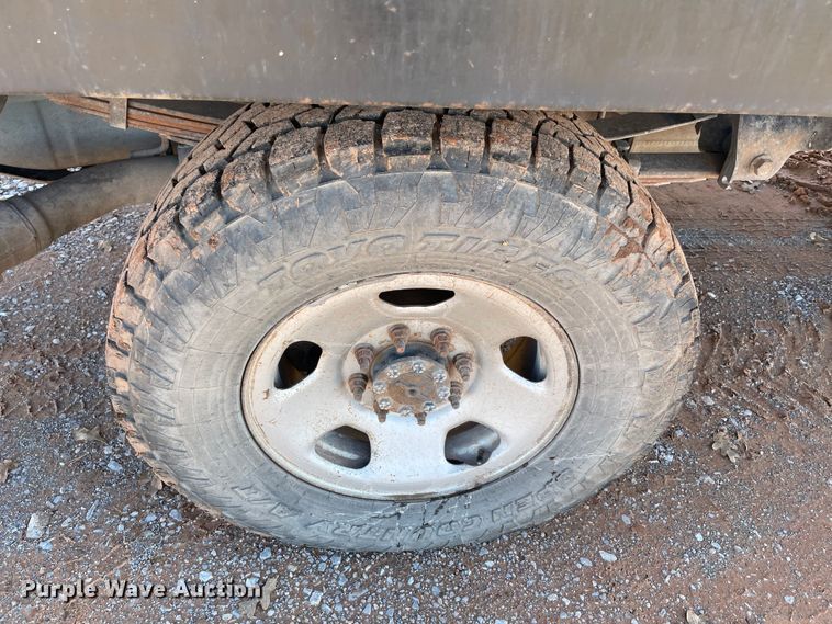 image for item MI9646 2008 Ford F350 Super Duty XL  flatbed pickup truck