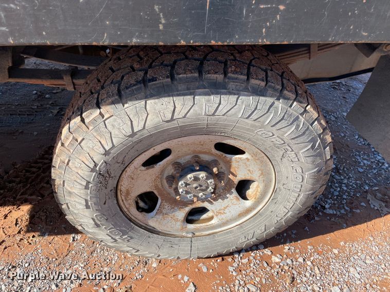 image for item MI9646 2008 Ford F350 Super Duty XL  flatbed pickup truck