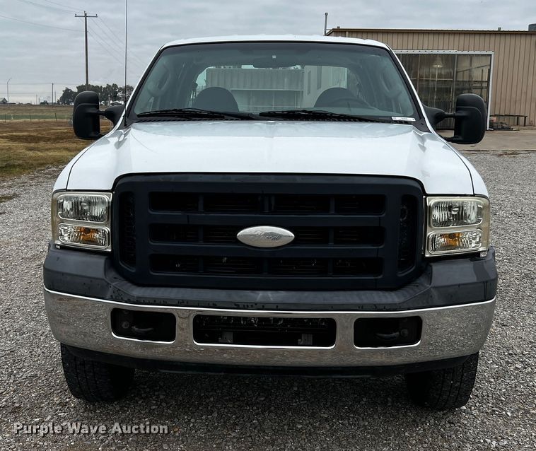 image for item MJ9226 2006 Ford F250 Super Duty XL  Crew Cab pickup truck