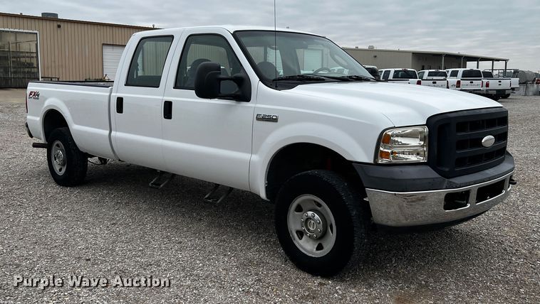 image for item MJ9226 2006 Ford F250 Super Duty XL  Crew Cab pickup truck
