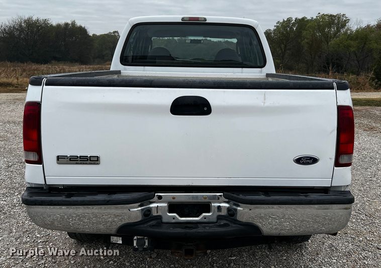 image for item MJ9226 2006 Ford F250 Super Duty XL  Crew Cab pickup truck