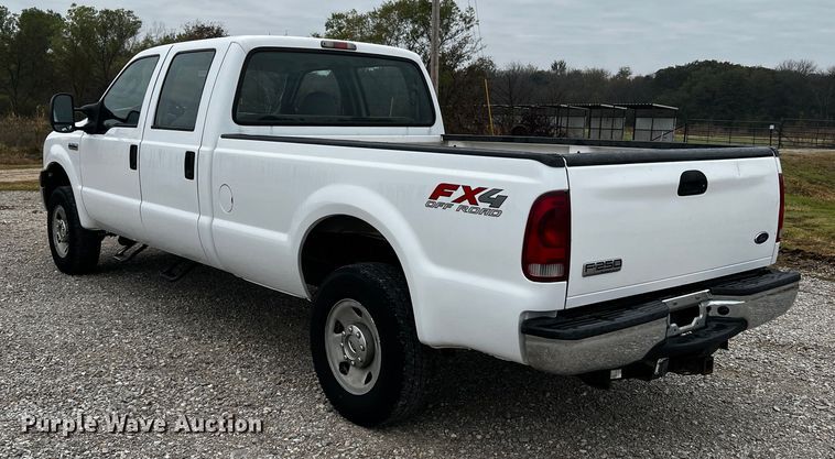 image for item MJ9226 2006 Ford F250 Super Duty XL  Crew Cab pickup truck