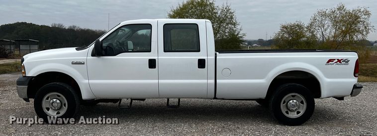 image for item MJ9226 2006 Ford F250 Super Duty XL  Crew Cab pickup truck
