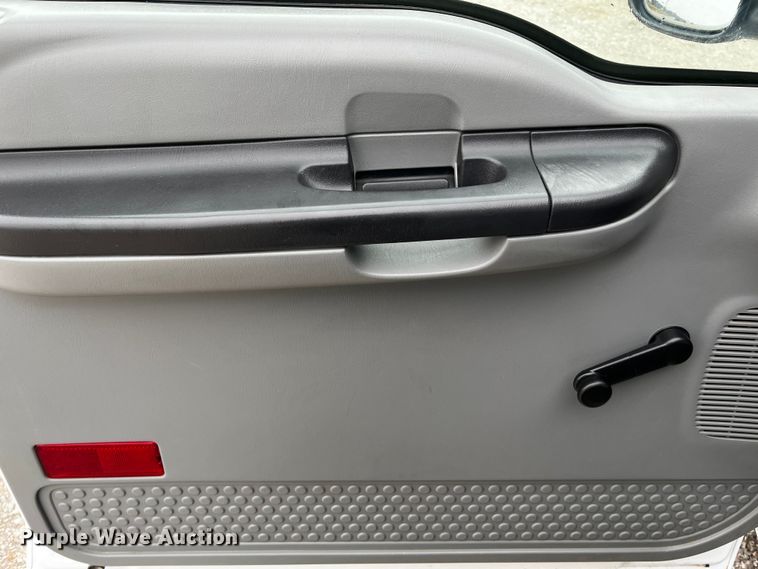 image for item MJ9226 2006 Ford F250 Super Duty XL  Crew Cab pickup truck