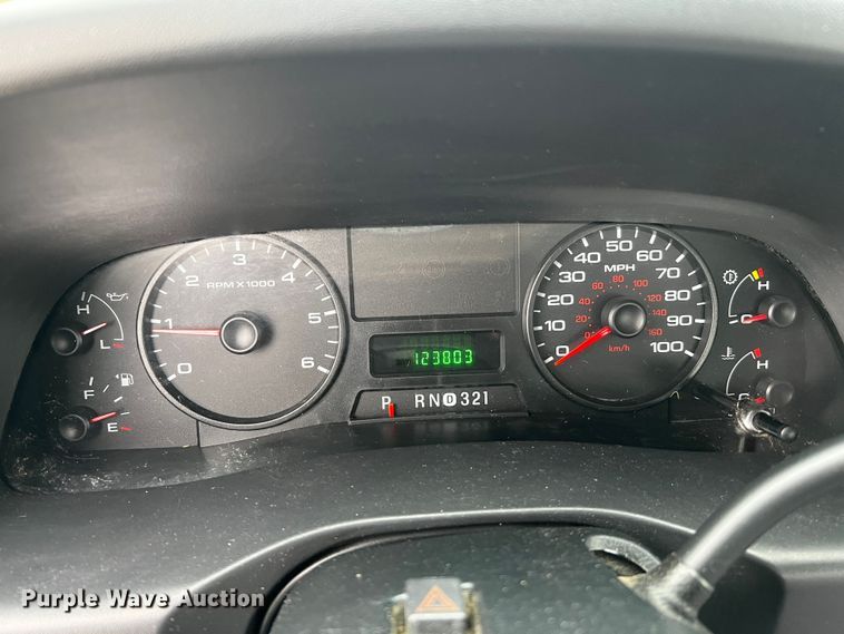 image for item MJ9226 2006 Ford F250 Super Duty XL  Crew Cab pickup truck