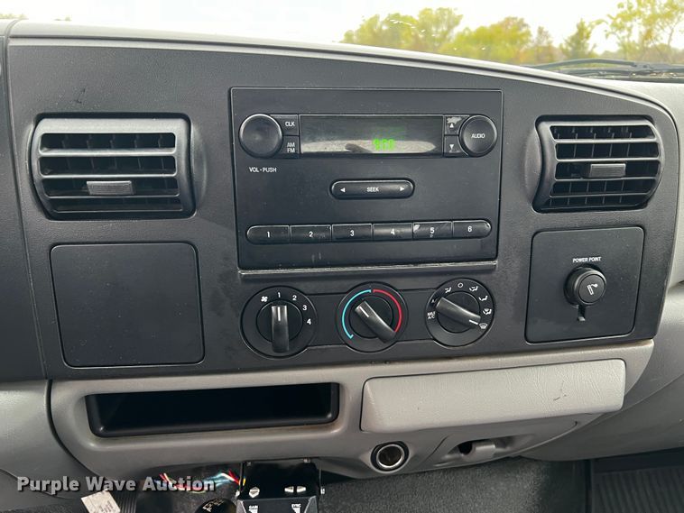 image for item MJ9226 2006 Ford F250 Super Duty XL  Crew Cab pickup truck