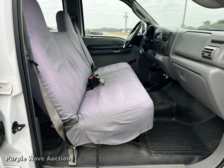 image for item MJ9226 2006 Ford F250 Super Duty XL  Crew Cab pickup truck