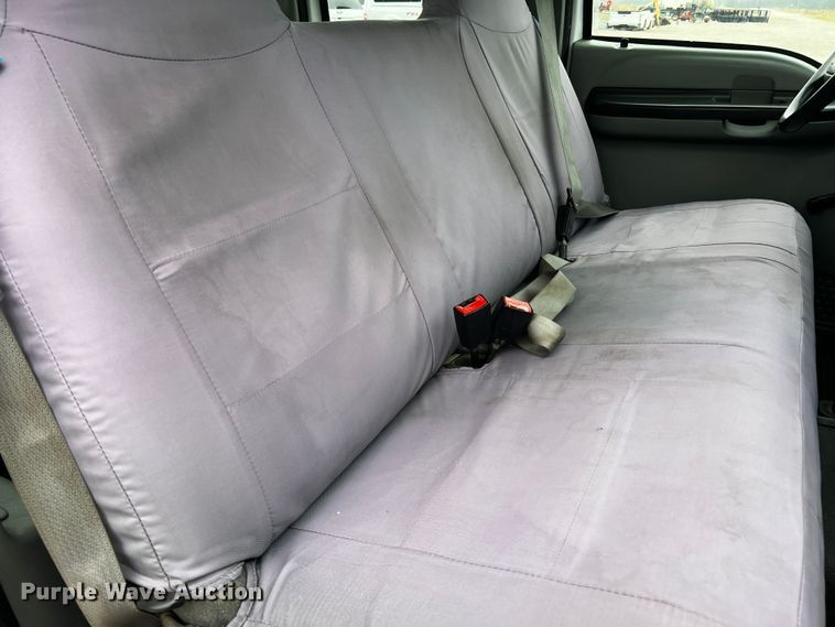 image for item MJ9226 2006 Ford F250 Super Duty XL  Crew Cab pickup truck