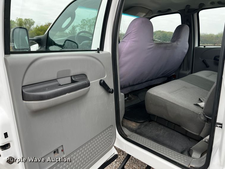 image for item MJ9226 2006 Ford F250 Super Duty XL  Crew Cab pickup truck