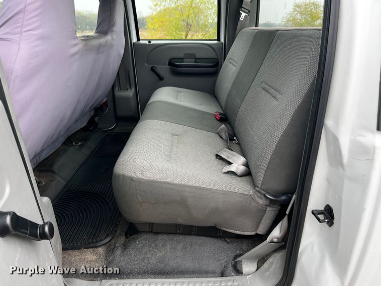 image for item MJ9226 2006 Ford F250 Super Duty XL  Crew Cab pickup truck