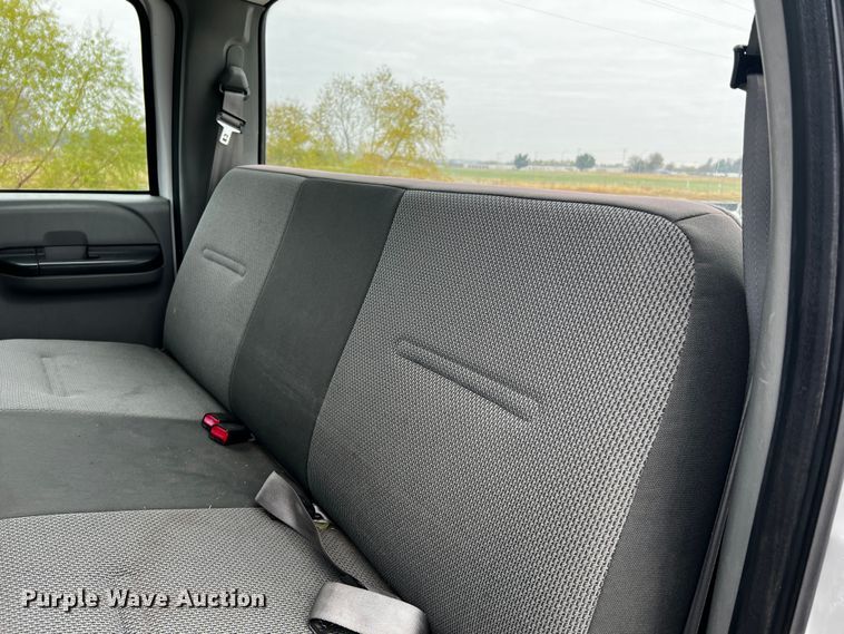 image for item MJ9226 2006 Ford F250 Super Duty XL  Crew Cab pickup truck