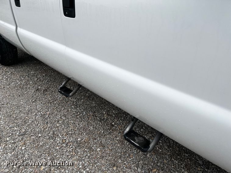 image for item MJ9226 2006 Ford F250 Super Duty XL  Crew Cab pickup truck