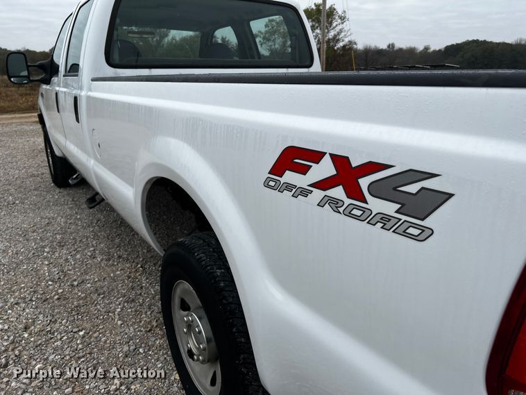 image for item MJ9226 2006 Ford F250 Super Duty XL  Crew Cab pickup truck