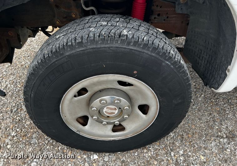 image for item MJ9226 2006 Ford F250 Super Duty XL  Crew Cab pickup truck