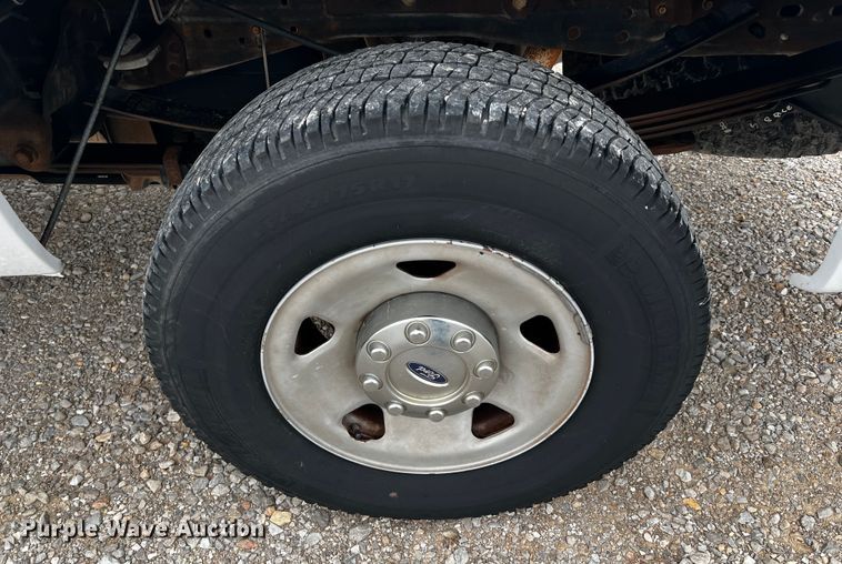 image for item MJ9226 2006 Ford F250 Super Duty XL  Crew Cab pickup truck