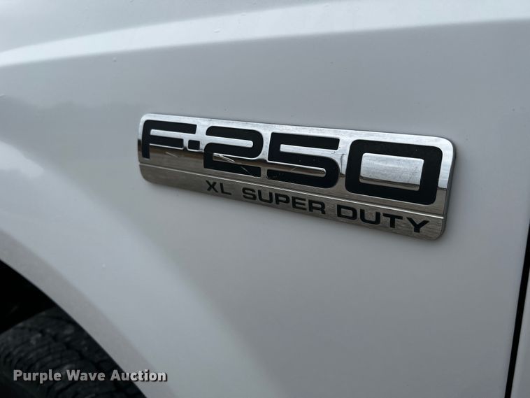 image for item MJ9226 2006 Ford F250 Super Duty XL  Crew Cab pickup truck