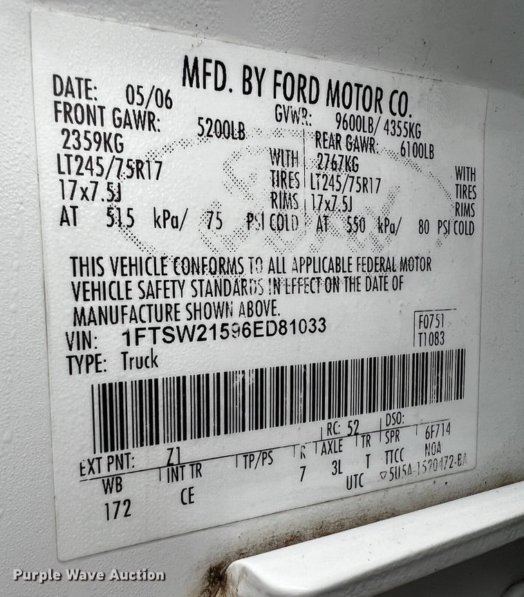 image for item MJ9226 2006 Ford F250 Super Duty XL  Crew Cab pickup truck