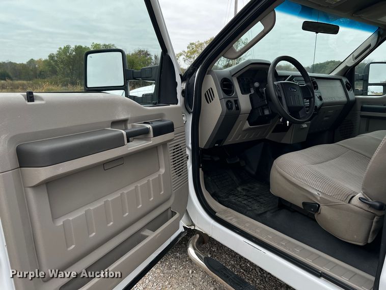 image for item MJ9227 2010 Ford F250 Super Duty XL  SuperCab pickup truck