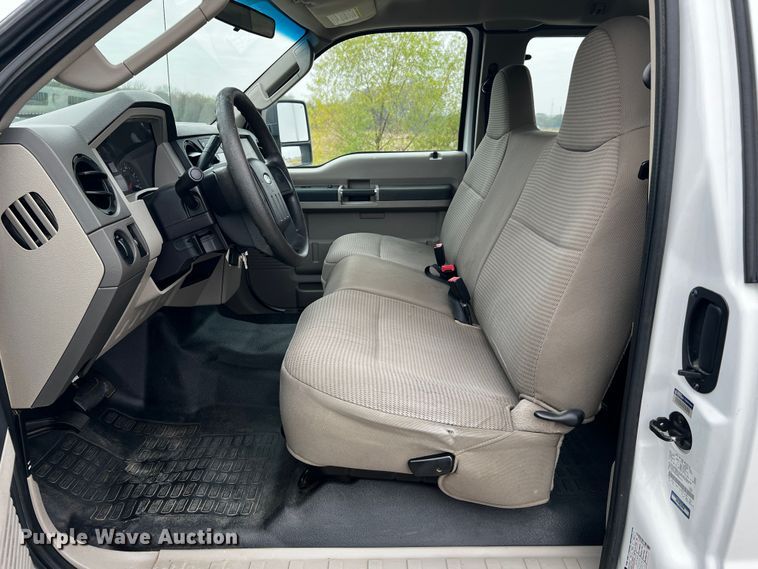 image for item MJ9227 2010 Ford F250 Super Duty XL  SuperCab pickup truck