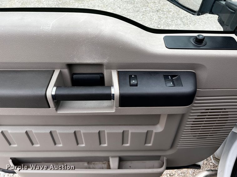 image for item MJ9227 2010 Ford F250 Super Duty XL  SuperCab pickup truck