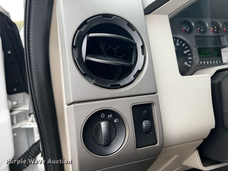 image for item MJ9227 2010 Ford F250 Super Duty XL  SuperCab pickup truck