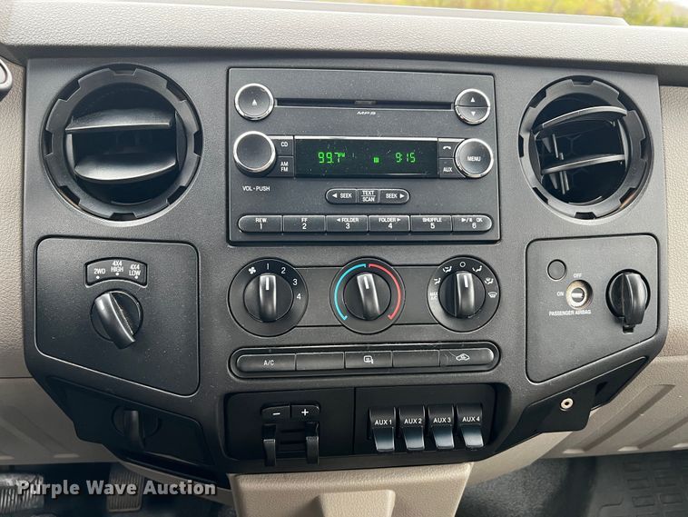 image for item MJ9227 2010 Ford F250 Super Duty XL  SuperCab pickup truck