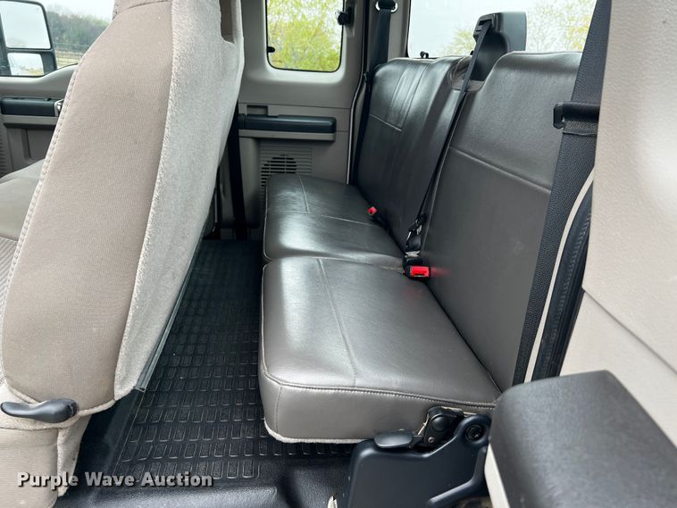 image for item MJ9227 2010 Ford F250 Super Duty XL  SuperCab pickup truck