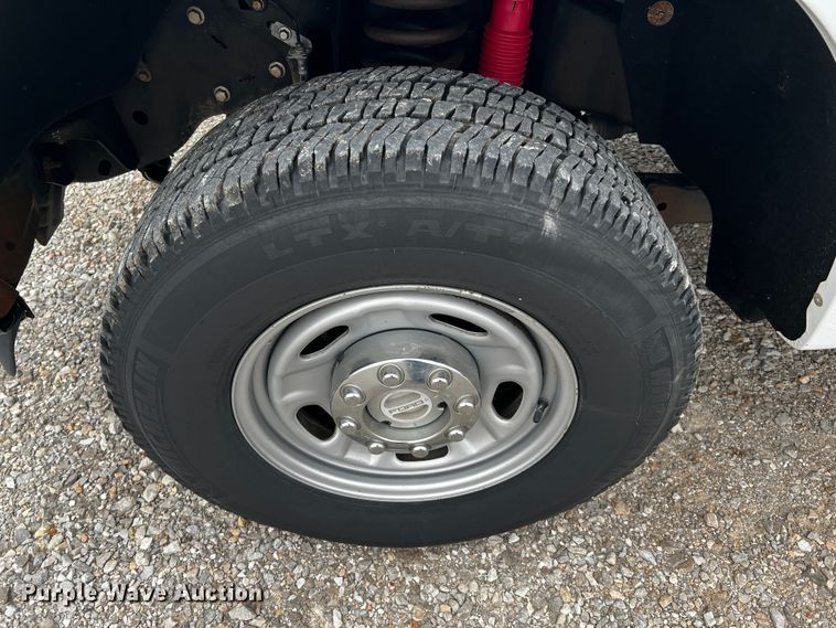 image for item MJ9227 2010 Ford F250 Super Duty XL  SuperCab pickup truck