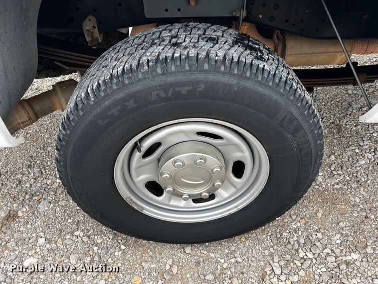 image for item MJ9227 2010 Ford F250 Super Duty XL  SuperCab pickup truck