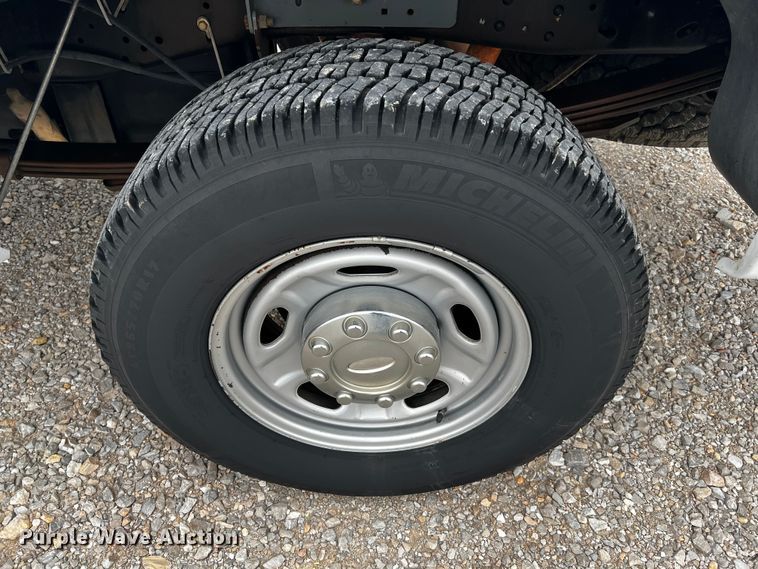 image for item MJ9227 2010 Ford F250 Super Duty XL  SuperCab pickup truck