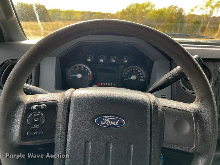 image for item MJ9233 2011 Ford F250 Super Duty XL  Crew Cab pickup truck