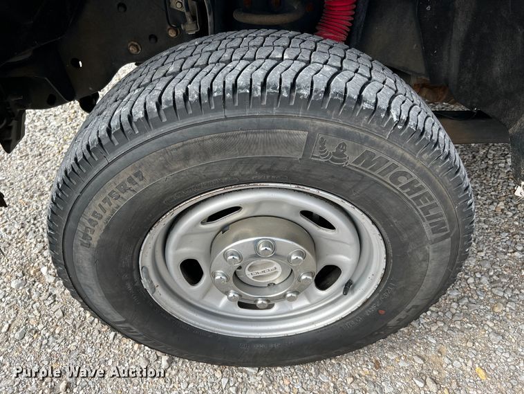 image for item MJ9233 2011 Ford F250 Super Duty XL  Crew Cab pickup truck