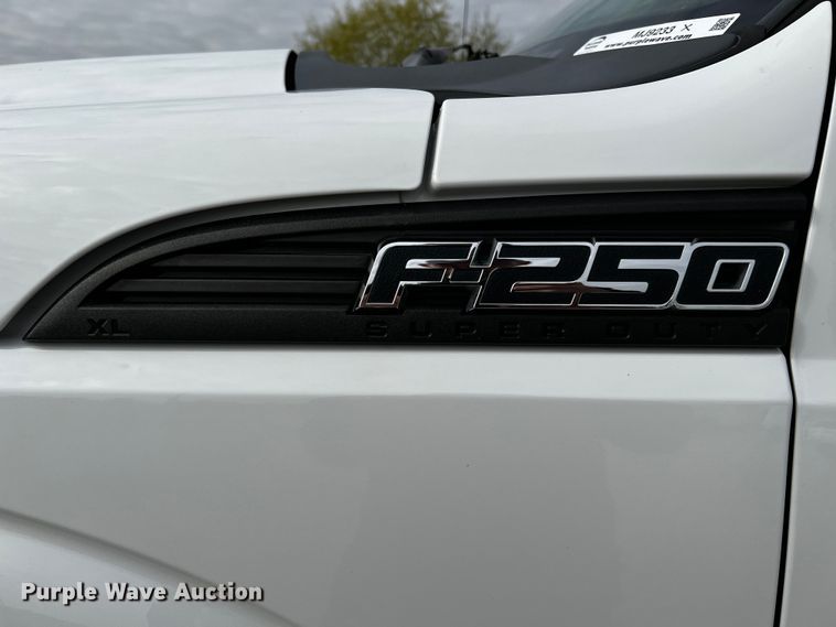 image for item MJ9233 2011 Ford F250 Super Duty XL  Crew Cab pickup truck