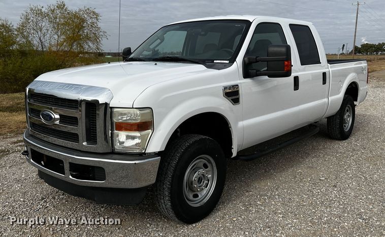 image for item MJ9236 2010 Ford F250 Super Duty XLT  Crew Cab pickup truck