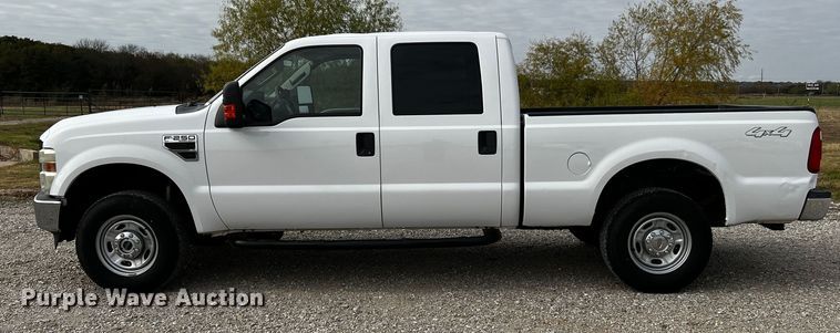 image for item MJ9236 2010 Ford F250 Super Duty XLT  Crew Cab pickup truck