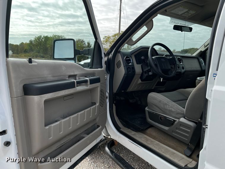 image for item MJ9236 2010 Ford F250 Super Duty XLT  Crew Cab pickup truck