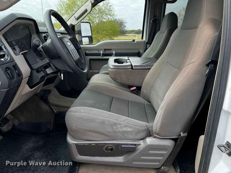 image for item MJ9236 2010 Ford F250 Super Duty XLT  Crew Cab pickup truck